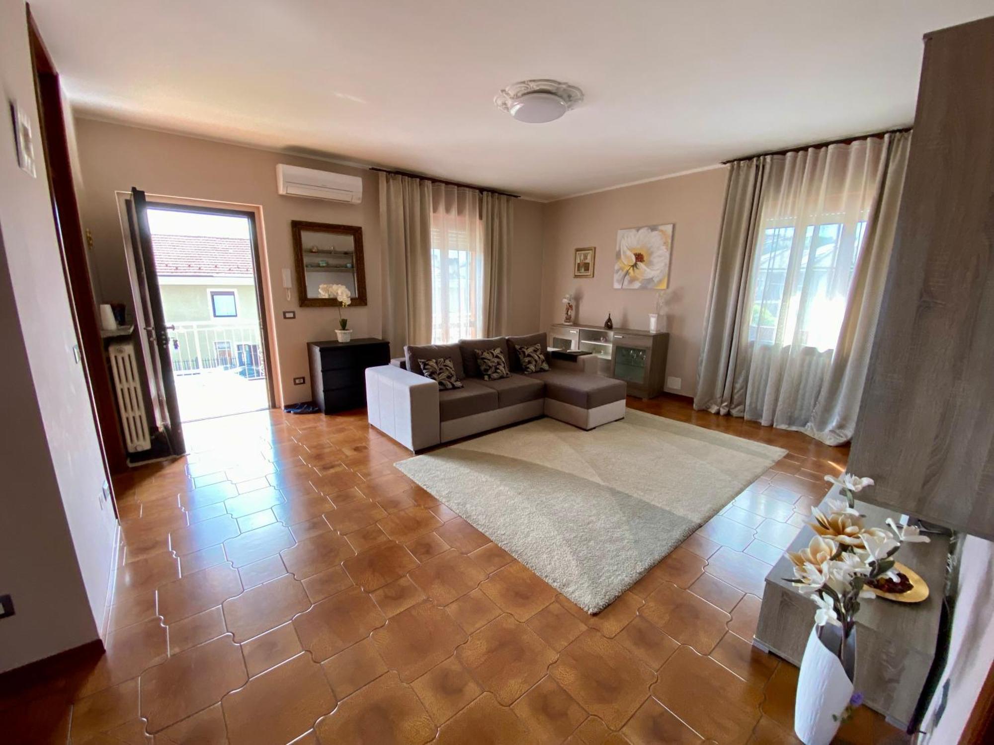 Apartment Happy Host By Yv *